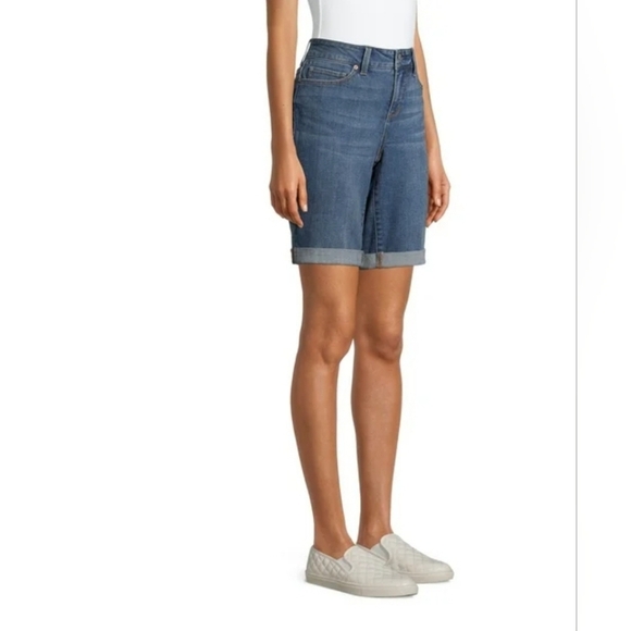 Time and Tru Stretch Denim Bermuda Mid-Rise Comfortable Fit, Shorts Size 6 - Picture 4 of 6